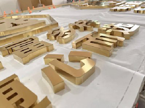 梁河拉丝不锈钢字的特点。